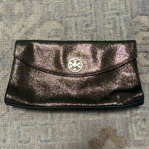 Iridescent Tory Burch Purse! With dust bag in amazing condition